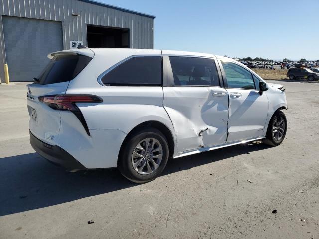 5TDKRKEC2MS002493 - 2021 TOYOTA SIENNA LE WHITE photo 3