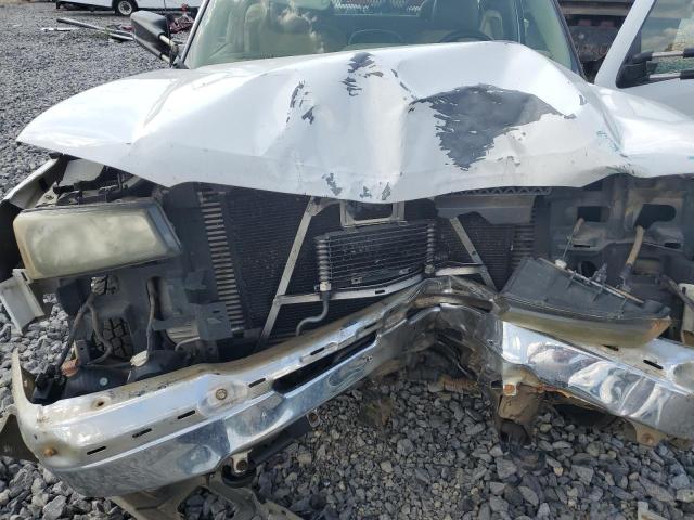 1GBJK39264E269265 - 2004 CHEVROLET SILVERADO K3500 WHITE photo 11