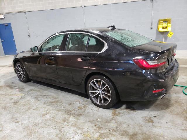 3MW5P9J06N8C72244 - 2022 BMW 330XE Սև լուսանկար 2