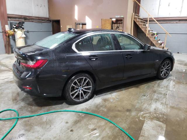3MW5P9J06N8C72244 - 2022 BMW 330XE Սև լուսանկար 3
