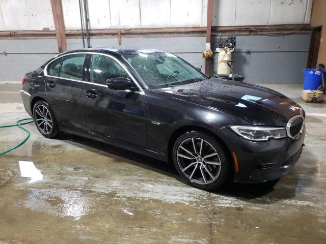3MW5P9J06N8C72244 - 2022 BMW 330XE Սև լուսանկար 4