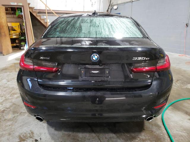 3MW5P9J06N8C72244 - 2022 BMW 330XE Սև լուսանկար 6