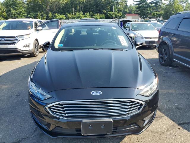 3FA6P0HD2JR250909 - 2018 FORD FUSION SE Սև լուսանկար 5