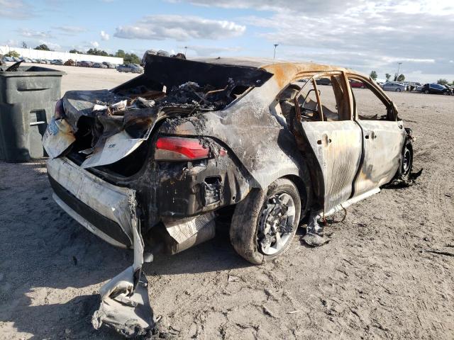 5YFEPMAE6MP176257 - 2021 TOYOTA COROLLA LE WHITE photo 4