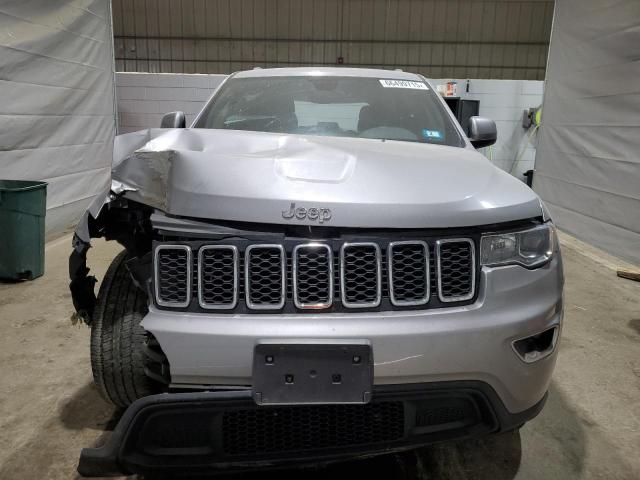 1C4RJFAG6JC147524 - 2018 JEEP GRAND CHER LAREDO SILVER photo 5