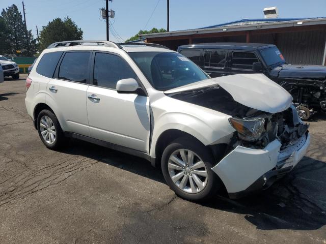 JF2SHADC6DG400896 - 2013 SUBARU FORESTER 2.5X PREMIUM WHITE photo 4
