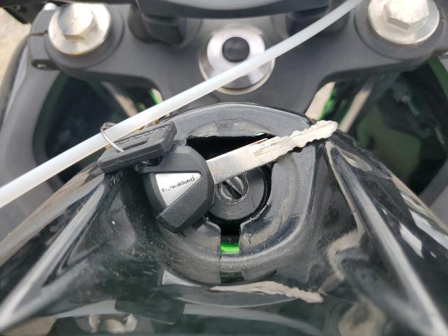 JKAEXEE13GDA21067 - 2016 KAWASAKI EX650 E GREEN photo 8