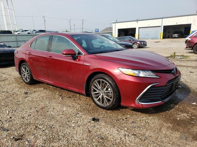 4T1F31AKXMU026459 - 2021 TOYOTA CAMRY XLE RED photo 4