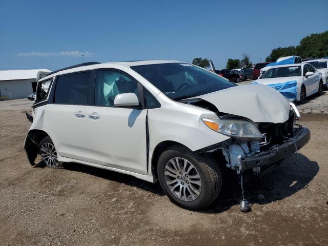 5TDYZ3DC6JS905355 - 2018 TOYOTA SIENNA XLE Белый фото 4