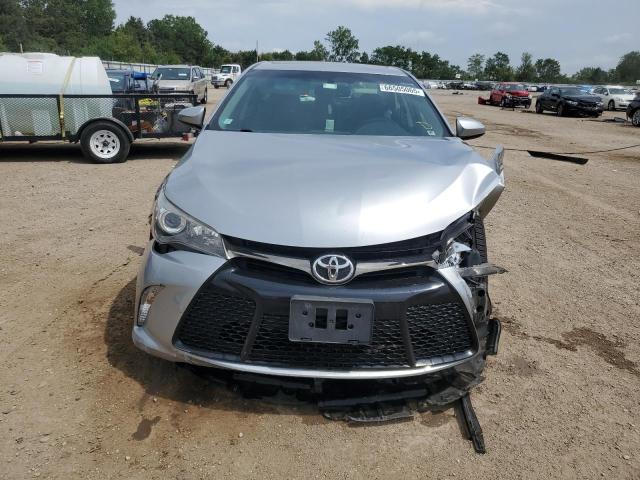 4T1BF1FK4HU316524 - 2017 TOYOTA CAMRY LE 银色 照片 5