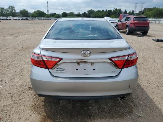 4T1BF1FK4HU316524 - 2017 TOYOTA CAMRY LE 银色 照片 6