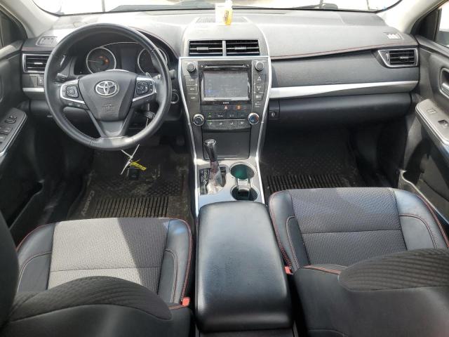 4T1BF1FK4HU316524 - 2017 TOYOTA CAMRY LE 银色 照片 8