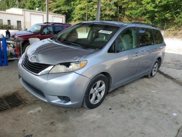 2011 TOYOTA SIENNA LE, null