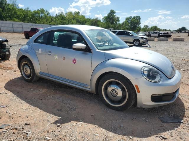 3VWJX7AT8CM628498 - 2012 VOLKSWAGEN BEETLE SILVER photo 4