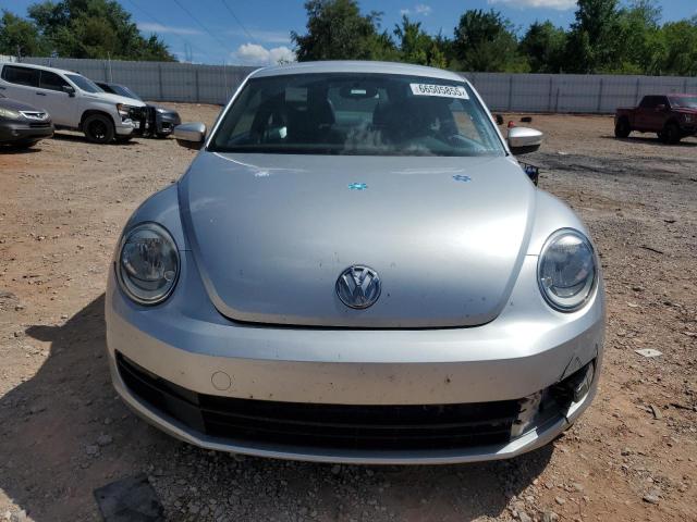 3VWJX7AT8CM628498 - 2012 VOLKSWAGEN BEETLE SILVER photo 5