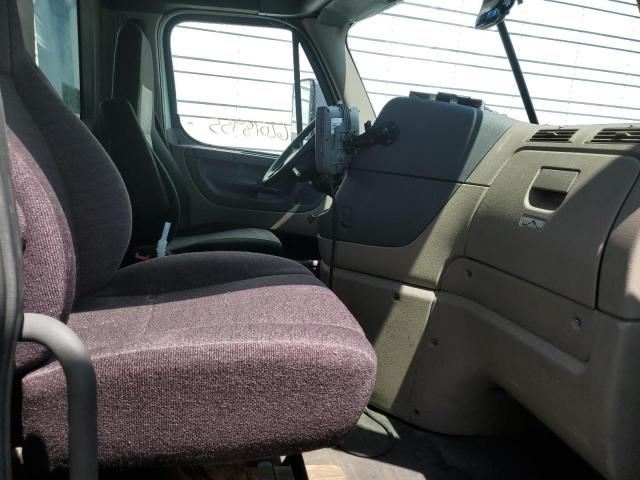 1FUGGED58FLGC1952 - 2015 FREIGHTLINER CASCADIA WHITE photo 5