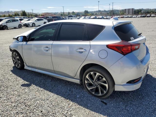 JTNKARJE2JJ556452 - 2018 TOYOTA COROLLA IM SILVER photo 2