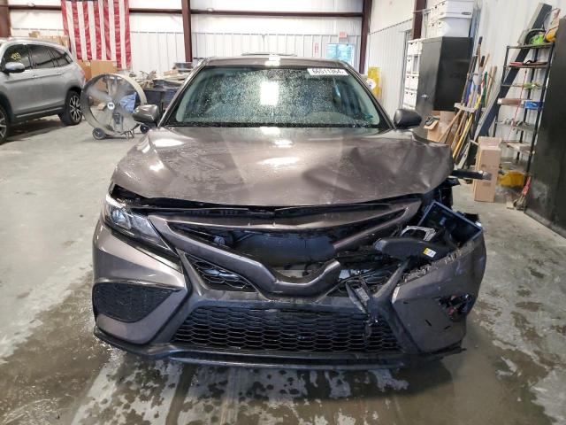 4T1G11AKXPU122588 - 2023 TOYOTA CAMRY SE NIGHT SHADE GRAY photo 5