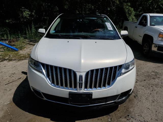 2LMDJ8JK6DBL16827 - 2013 LINCOLN MKX WHITE photo 5
