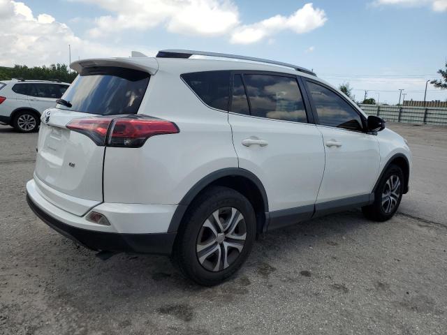 JTMZFREV1HJ702302 - 2017 TOYOTA RAV4 LE WHITE photo 3