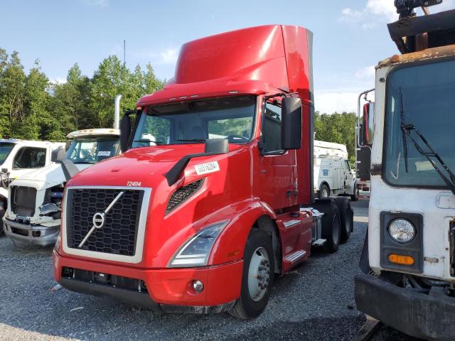 4V4WC9EG4LN239364 - 2020 VOLVO VNR RED photo 2