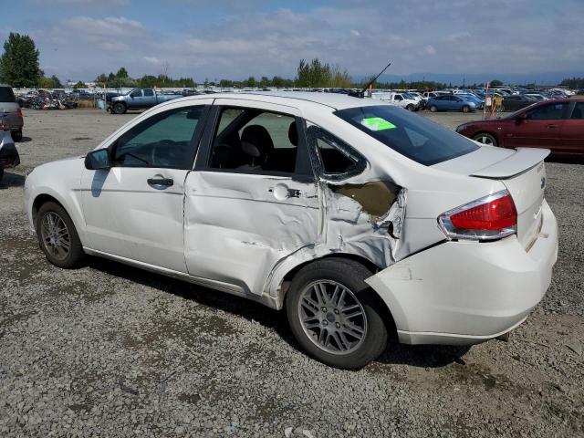 1FAHP3FN5AW140732 - 2010 FORD FOCUS SE WHITE photo 2