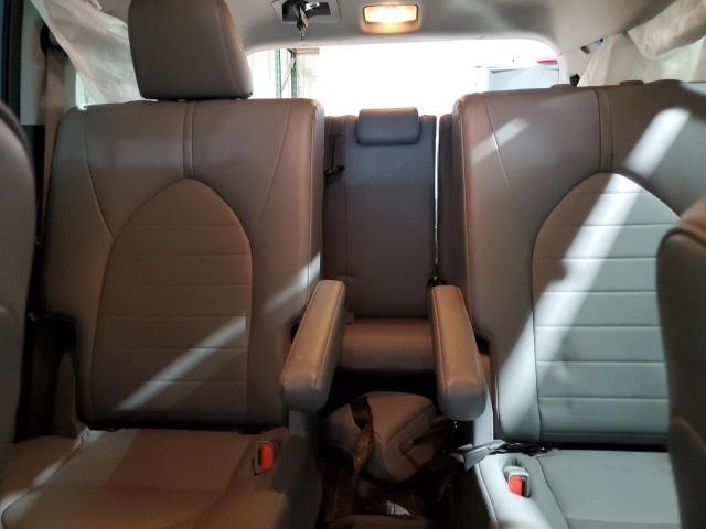 5TDGZRBHXLS014498 - 2020 TOYOTA HIGHLANDER XLE Silber Foto 10