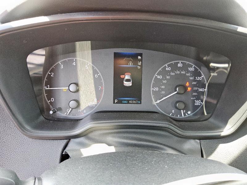 5YFB4MDE8RP117578 - 2024 TOYOTA COROLLA LE 银色 照片 9