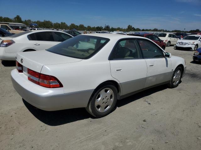 JT8BF28G9Y0262873 - 2000 LEXUS ES 300 WHITE photo 3