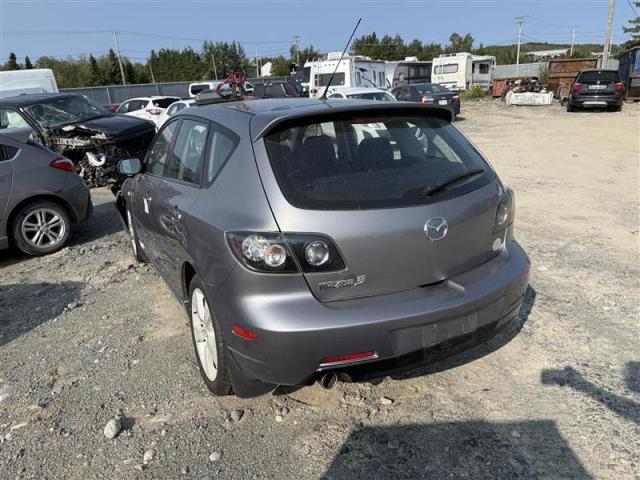 JM1BK143X61482153 - 2006 MAZDA 3 HATCHBACK GRAY photo 2