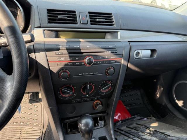 JM1BK143X61482153 - 2006 MAZDA 3 HATCHBACK GRAY photo 8