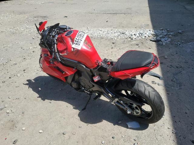 JKAEXEE17CDA04203 - 2012 KAWASAKI EX650 EC RED photo 3