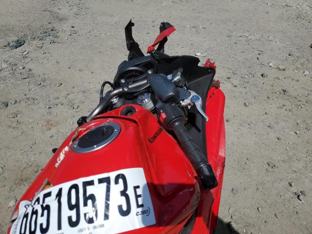 JKAEXEE17CDA04203 - 2012 KAWASAKI EX650 EC RED photo 5