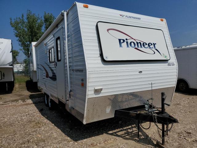 1EB1C212551500954 - 2005 FLEETWOOD PIONEER WHITE photo 1