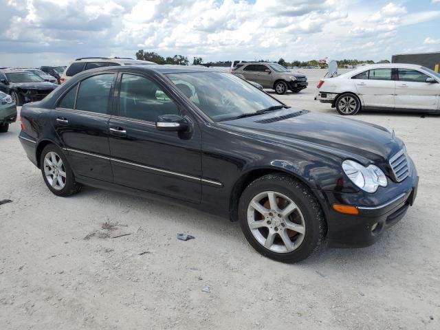 WDBRF92HX7F898464 - 2007 MERCEDES-BENZ C 280 4MATIC BLACK photo 4