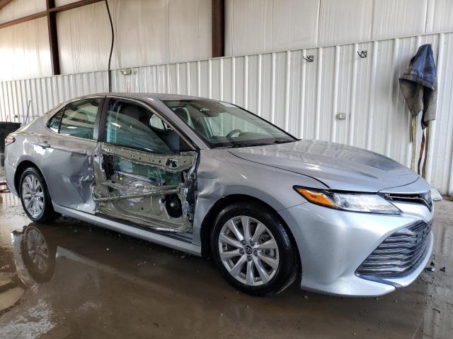 4T1C11AK0LU326731 - 2020 TOYOTA CAMRY LE SILVER photo 4