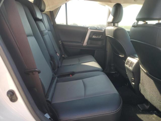 JTEBU5JR7J5558497 - 2018 TOYOTA 4RUNNER SR5/SR5 PREMIUM Белый фото 10