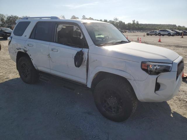 JTEBU5JR7J5558497 - 2018 TOYOTA 4RUNNER SR5/SR5 PREMIUM Белый фото 4