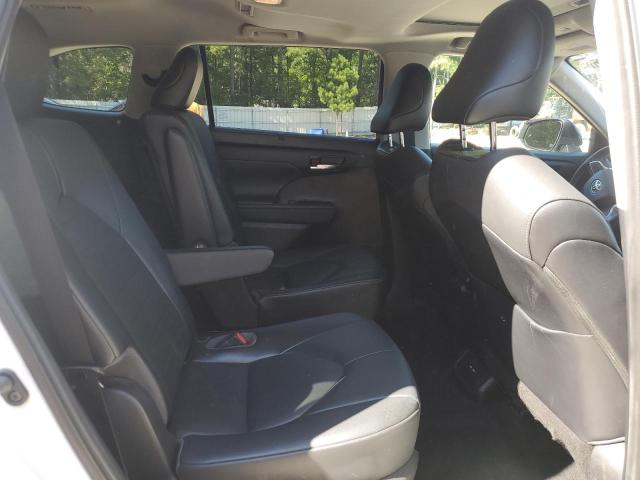 5TDGZRBH5MS095167 - 2021 TOYOTA HIGHLANDER XLE WHITE photo 11