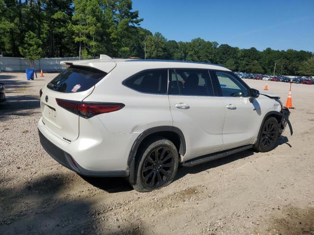 5TDGZRBH5MS095167 - 2021 TOYOTA HIGHLANDER XLE WHITE photo 3