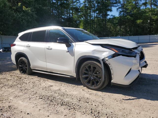 5TDGZRBH5MS095167 - 2021 TOYOTA HIGHLANDER XLE WHITE photo 4