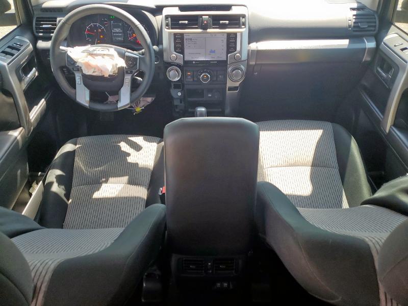 JTEEU5JRXN5261467 - 2022 TOYOTA 4RUNNER SR5 SILVER photo 8