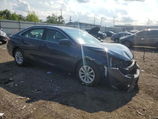 4T1BF1FK9HU808840 - 2017 TOYOTA CAMRY LE Bleu photo 4