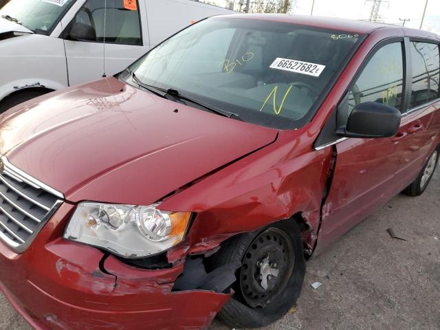 2A4RR4DEXAR138060 - 2010 CHRYSLER TOWN & COU LX RED photo 9