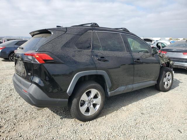 2T3W1RFV1MC091006 - 2021 TOYOTA RAV4 XLE შავი ფოტო 3