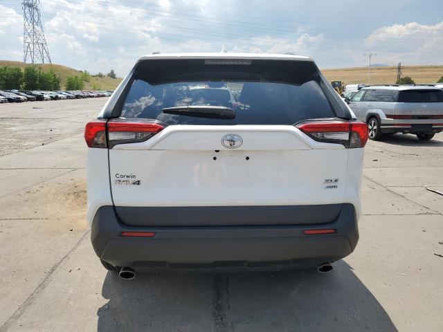 2T3P1RFV5MW160038 - 2021 TOYOTA RAV4 XLE 白色 照片 6