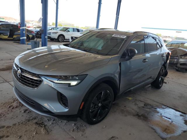 LRBFZPR41PD193095 - 2023 BUICK ENVISION ESSENCE ნაცრისფერი ფოტო 1