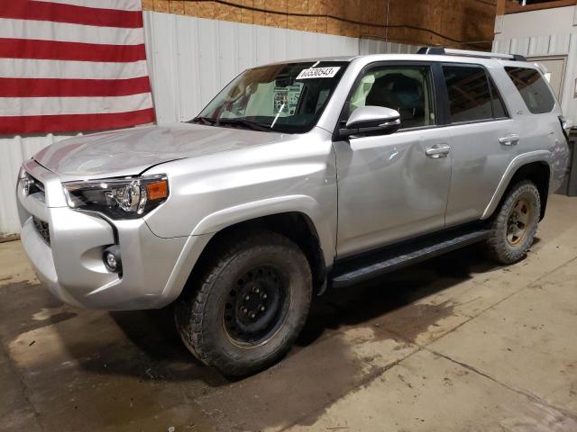 JTENU5JR1P6124625 - 2023 TOYOTA 4RUNNER SE SILVER photo 1