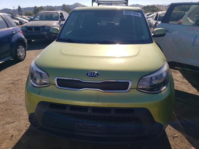 KNDJN2A25F7791238 - 2015 KIA SOUL GREEN photo 5