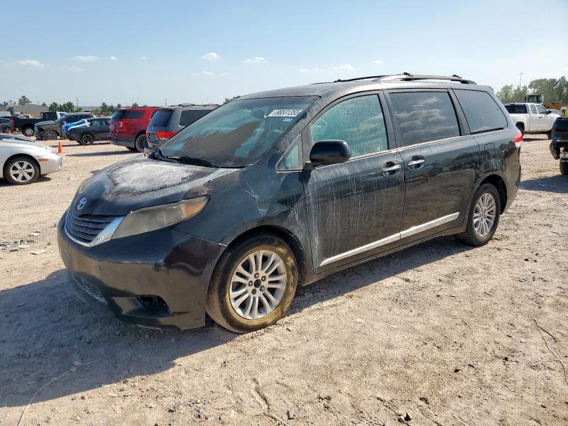 2012 TOYOTA SIENNA XLE, null